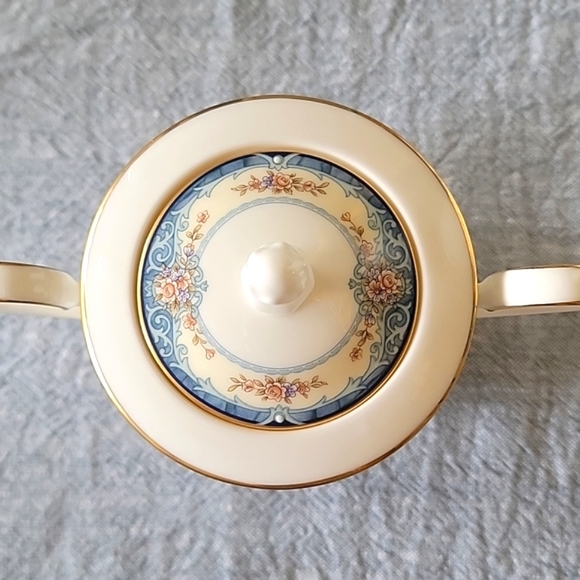 Noritake Rosslyn Sugar Bowl with Lid - Picture 2 of 4